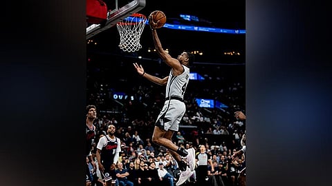 Nakaipsot ang Spurs sa Clippers