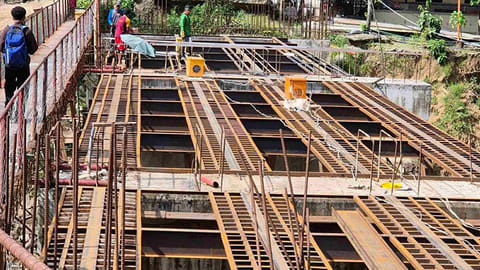 Bridge delays ‘threaten’ water supply 
