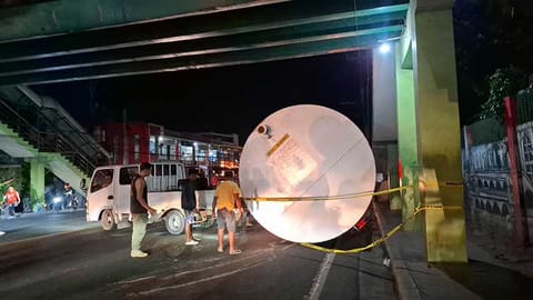 Driver dies in Carcar crash; tanker blocks Talisay road 