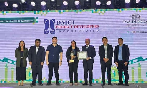From left to right: Atty. Jonah Margarette F. Presto – Deputy Chief of Staff, City Mayor’s Office; Ragde Niño Ibuyan – City Councilor; Hon. Rodrigo “Rigo” S. Duterte II – Acting City Mayor of Davao City; Merly  Amoguis – DMCI Homes Davao Business Unit Head; Atty. Francis Mark Layog – City Administrator; Edgar R. San Miguel – Acting Assistant City Assessor; and Atty. Lawrence Bantiding – City Treasurer.