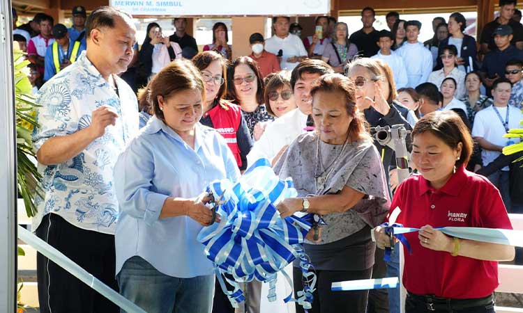 Pampanga Governor Lilia Pineda, Former President and Second District Representative Gloria Macapagal-Arroyo, Vice Governor Dennis Pineda and other officials lead the launching of the floating clinic in Barangay Malusac in Sasmuan town. Pampanga PIO photos