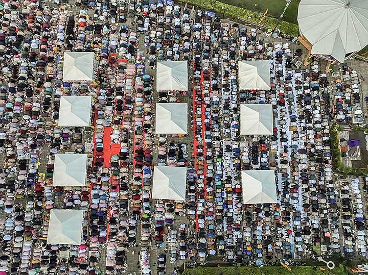 Cebu's Muslim Community Celebrates Eid al-Fitr with Prayer and Charity at Plaza Independencia