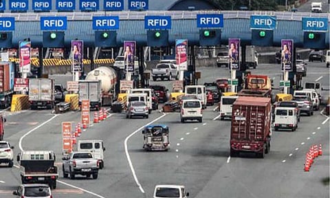 TOLL REBATE. Motorists pass through the Balintawak toll gate of the North Luzon Expressway in Quezon City on Feb. 18, 2025. The Department of Transportation on Friday (March 20, 2026) announced that public utility vehicles and cargo trucks will receive toll rebates on select tollways beginning Monday (March 23) amid the ongoing oil crisis caused by the conflict in the Middle East. (PNA file photo by Joan Bondoc)