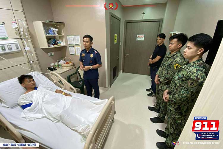 9 ka polis nakigpinusilay sa  
San Fernando gipasidunggan