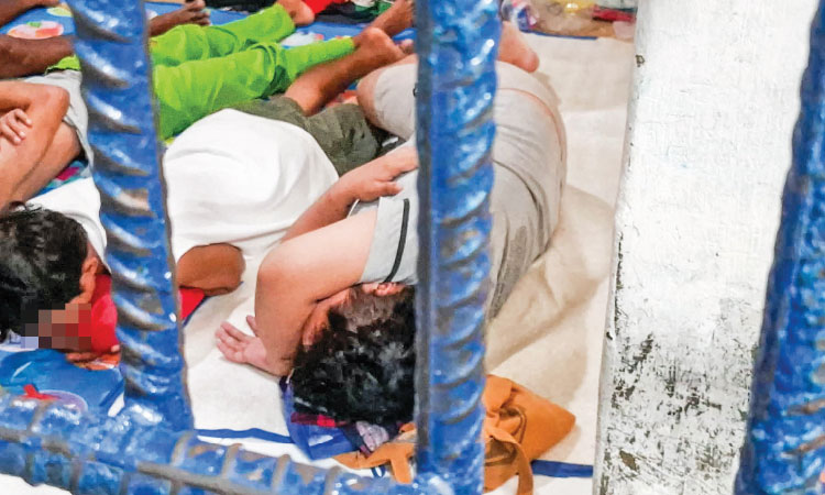 Anak mition og kutsilyo sa iyang mama, napriso