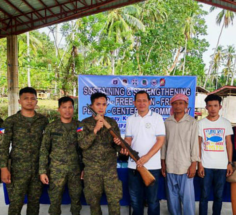ZAMBOANGA. Civilians in the towns of Luuk and Panamao, voluntarily hand over five assorted firearms to authorities on Friday, March 27, reflecting the growing confidence of communities in government-led peace initiatives and reinforcing the campaign for Gun-Free and Peace-Centered Communities across the province of Sulu. 