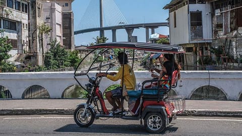 Metro Cebu turns to EVs, free rides