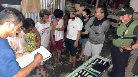 Welder, laing 2 sikop sa ronda sa drug den