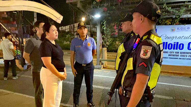 Icpo chief, mayor inspect police presence on streets