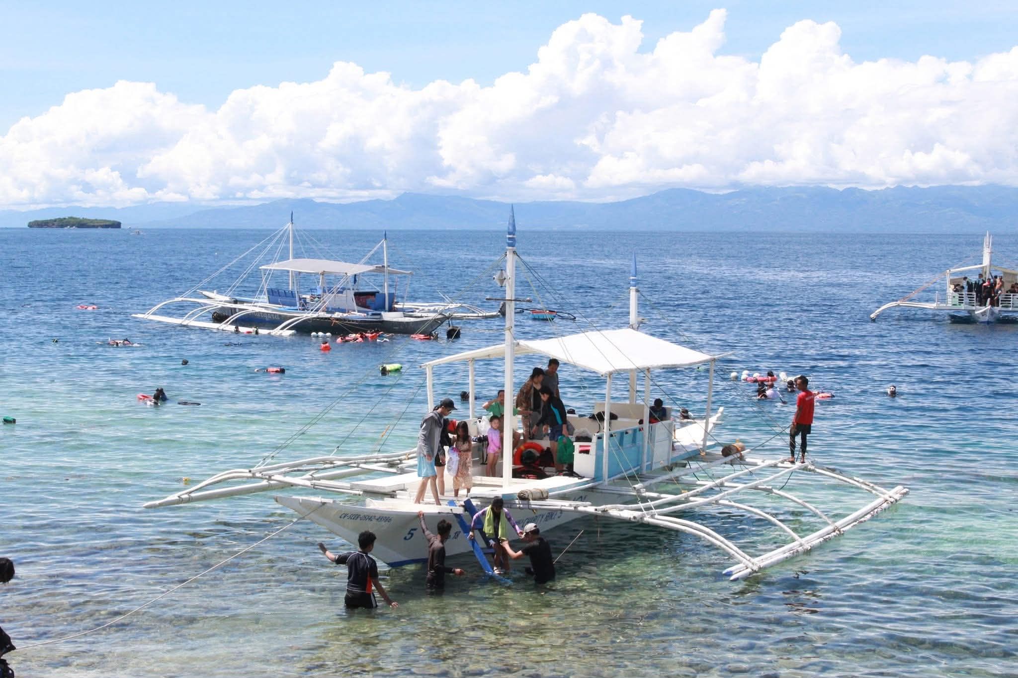 PH Tourism stays open; Airlines secure fuel