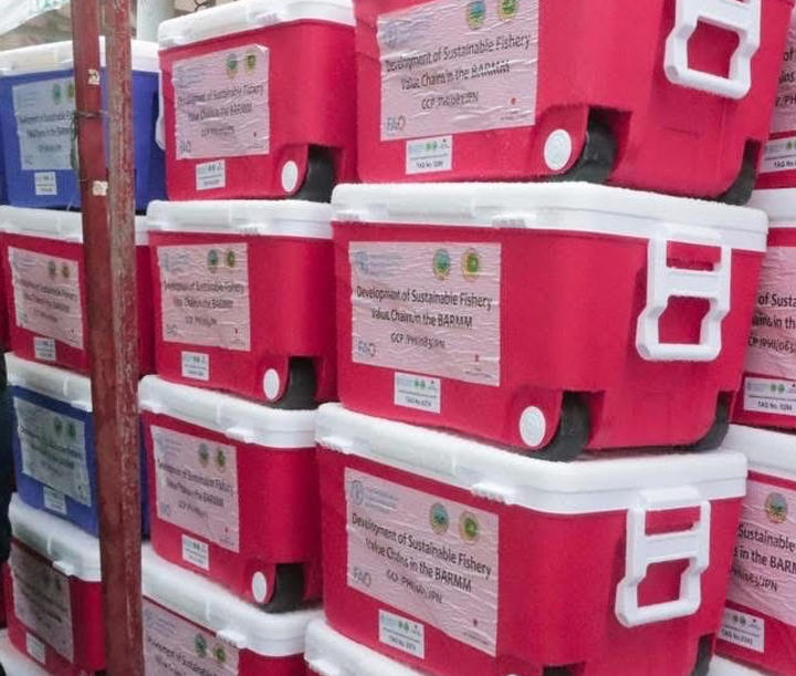 Barmm distributes cooler boxes to fisherfolks to boost fisheries value chain