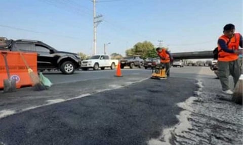 REPAIR WORKS. The remaining repair works on the stretch of MacArthur Highway in Barangay Mabiga, Mabalacat City, Pampanga. Public Works Secretary Vince Dizon inspected the area on Wednesday (April 1, 2026) to ensure it is ready for motorists  returning to the province this Holy Week. (DPWH photo)