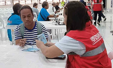 FUEL SUBSIDY. A tricycle driver who was included in the masterlist received a ₱5,000 fuel subsidy during the payout at Agdao Public Market in Davao City on Wednesday morning, April 8, 2026. Some beneficiaries expressed gratitude for the assistance, saying it will help cover their daily expenses amid rising fuel costs. The subsidy is part of the government’s program to assist transport workers affected by increasing fuel prices.