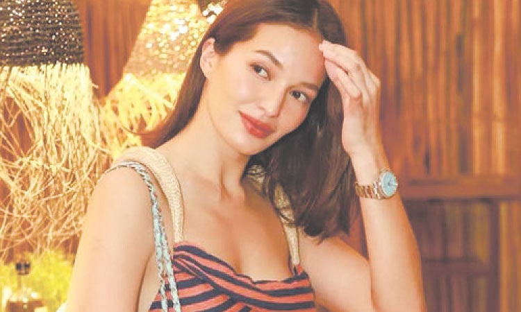 Sarah Lahbati considering P348M Paris apartment