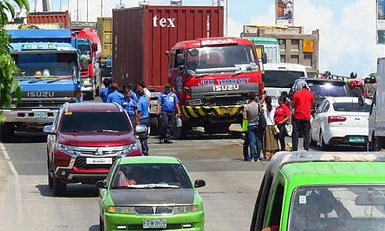 Truck ban sa Sugbo himuong uniporme