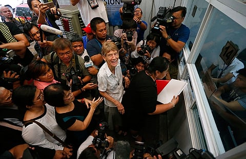 MANILA. Australian Roman Catholic nun Sr. Patricia Fox, center, looks up as she files a petition at the Justice Department shortly after filing a petition seeking to review a Bureau of Immigration order revoking her missionary visa, Friday, May 25, 2018, in Manila. Sr. Pat, who irked the President Rodrigo Duterte for joining political rallies, appealed to justice officials to allow her to continue her missionary work for the poor and victims of injustice. (AP)