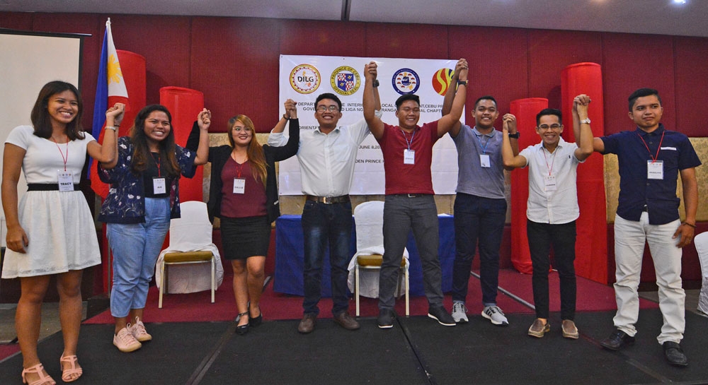 Public servants. The newly elected officials of Cebu Province's Sangguniang Kabataan Federation led by Jeriko Rubio (fifth from right) pose after winning the elections. (SunStar Photo/Amper Campaña)