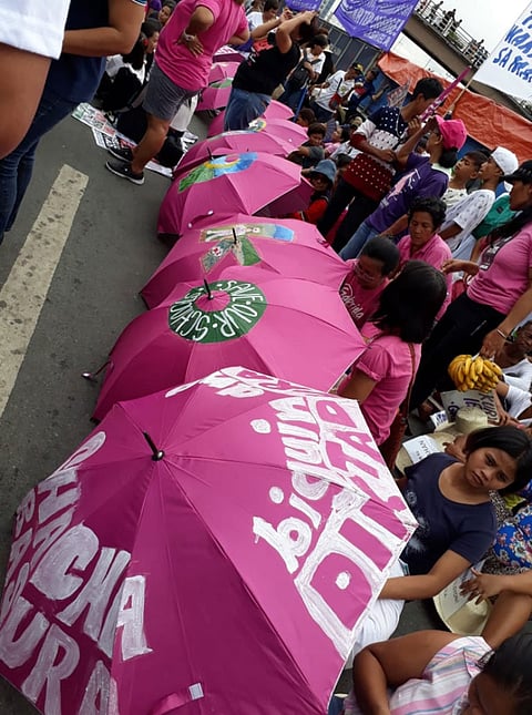 MANILA. Protesters use pink umbrellas to air their grievances during the State of the Nation Address of President Rodrigo Duterte on July 23, 2018. (Third Anne Peralta-Malonzo/SunStar Philippines)