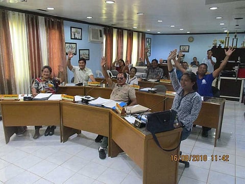 CANDONI. Members of the Municipal Council during their unanimous voting for the memorandum of agreement. (Contributed Photo)