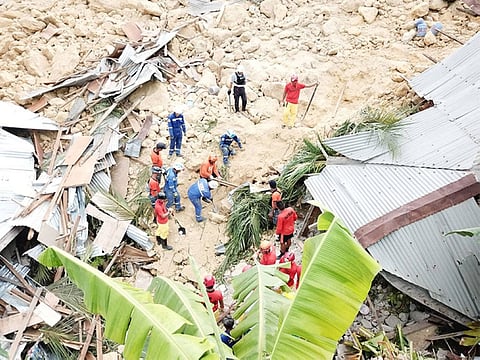 CEBU. Rescuers dig from the massive landslide that hit the City of Naga on Thursday, September 20, 2018, hoping to find survivors. (Allan Cuizon)