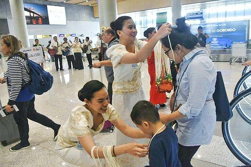 'Balik Cebu' program welcomes 1K balikbayans, visitors for Sinulog - Vimarsana News