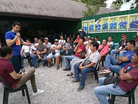 Angeles City mayoralty bet incumbent Vice-Mayor Bryan Nepomuceno holds a dialogue with key officers of the Angeles City Federation Of Tricycle Operators and Drivers. Assisting Nepomuceno in addressing issues and concerns of the federation is re-electionist Councilor Amos Rivera, chairman of the Public Transportation Committee of the City Council. (Photo by Reynaldo G. Navales)