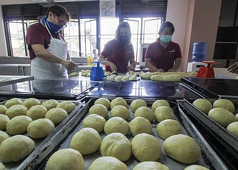 BAGUIO. Volunteer teachers from the Baguio City School of Arts and Trades bake nutribuns and carrot cake for frontliners working amid the pandemic. (Jean Nicole Cortes)