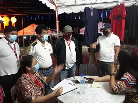 FLEA MARKET. Angeles City Business Permit and Licensing Division Chief Evangeline Malonzo and Angeles City Disaster Risk Reduction and Management Office Officer-in-Charge Rudy Simeon found that the tianggihan (flea market) at Barangay Lourdes Northwest has violated COVID-19 health and safety protocols. (Contributed photo)
