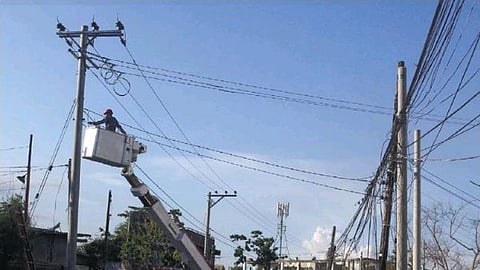 2 linemen sa MECO nakuryentihan, luwas