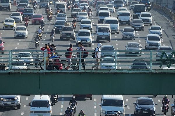 Metro Manila LGUs adjust working hours to ease traffic congestion - Vimarsana News