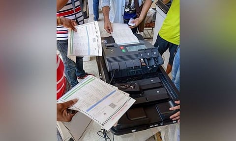 Vloggers barred from polling centers
