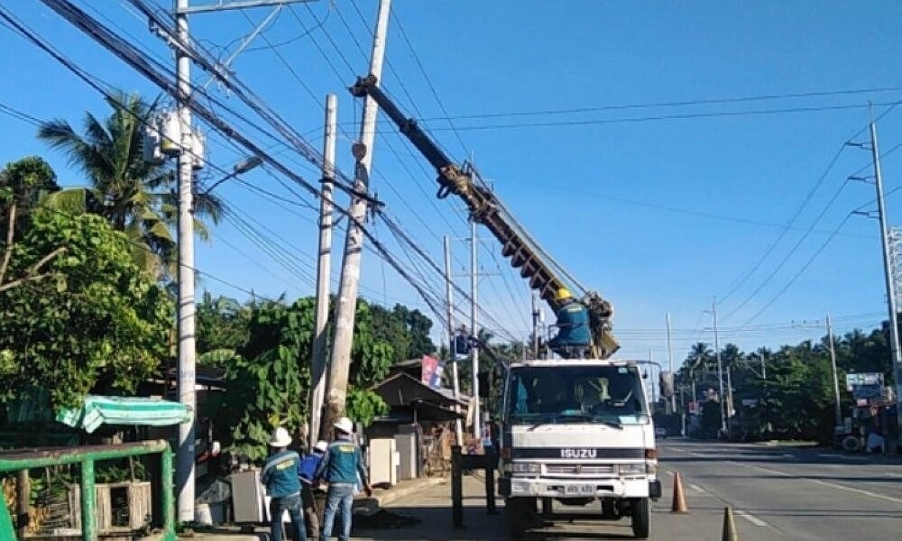 Davao Light reports over 2,600 poles relocated since 2017 - Vimarsana News