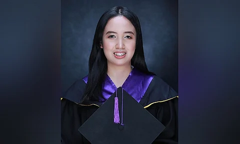 Cebu doctors' grad takes top spot
