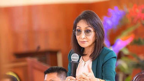 Gwen mitubag sa Sopa ni Baricuatro