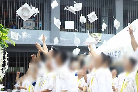 CEBU. ALS graduates from Mandaue City jail. (BJMP photo)