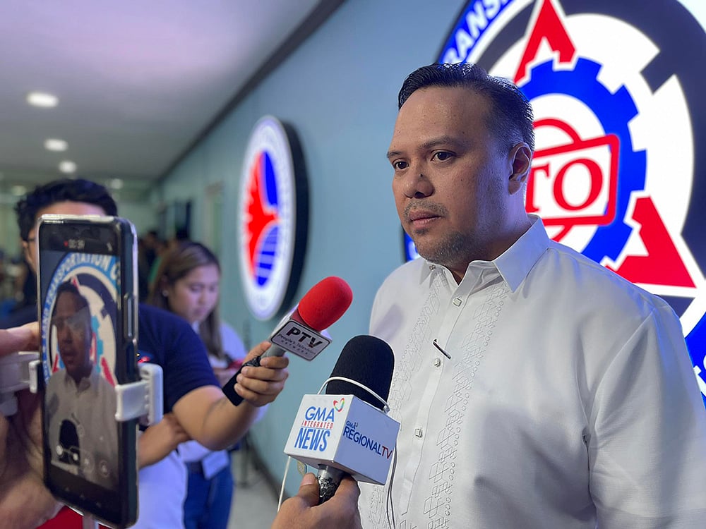 LTO-7 chief calls graft charges ‘demolition job’