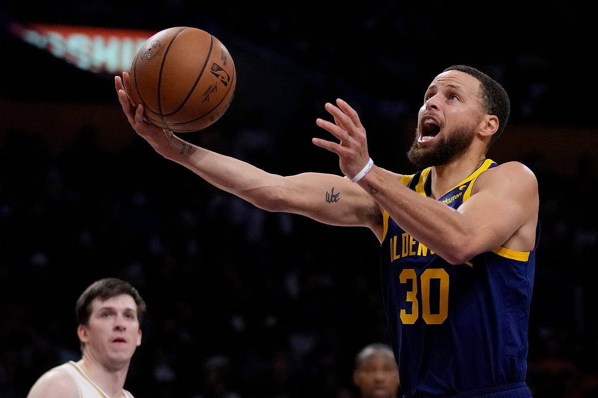 Stephen Curry Out at Least 1 Week With Quad Injury After Rockets Collision