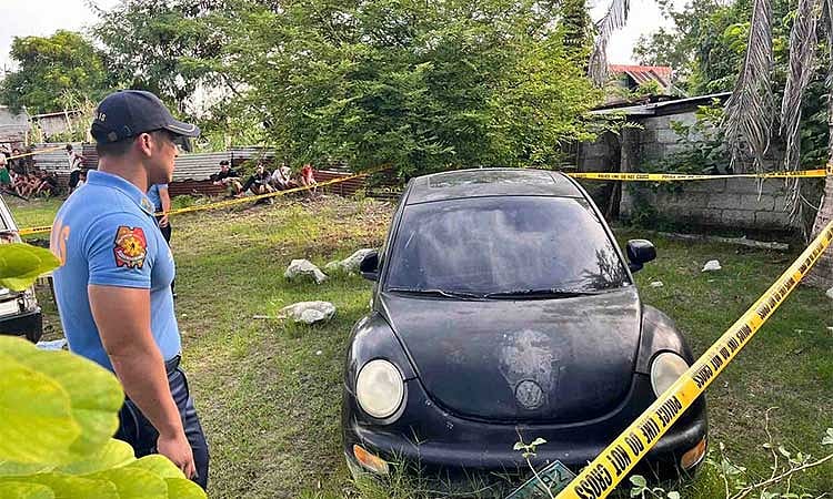 2 kids found dead inside parked car