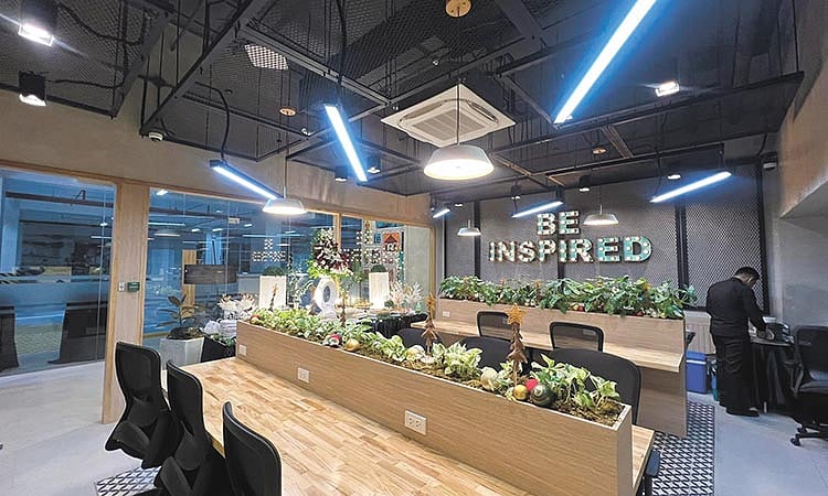BE Residences Lahug kicks off holiday season with eco-friendly tree ...
