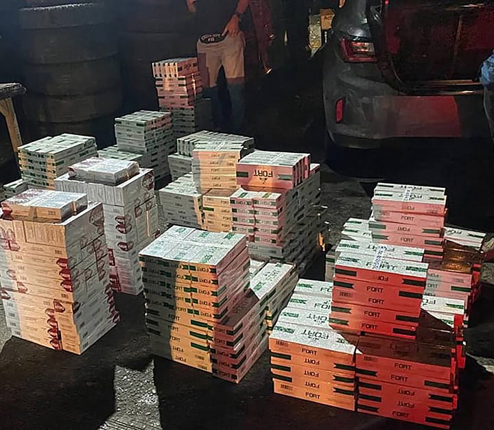 Soldiers, cops seize P726,000 smuggled cigarettes