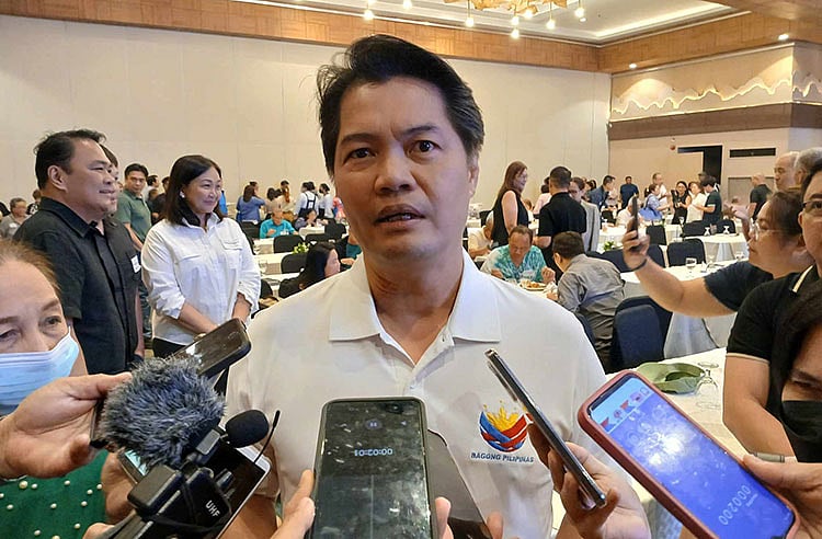 Benitez: DPWH chief’s exit long overdue