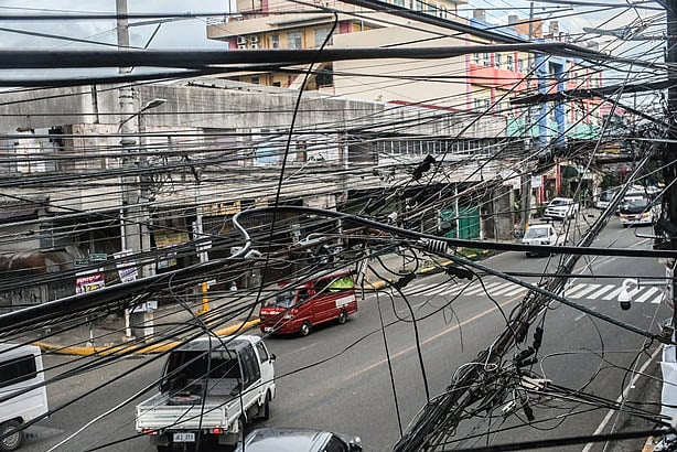 Konsehal sa Mandaue nanawagan aksiyonan ang ‘spaghetti wires’