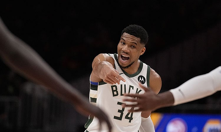 Giannis Hits 21,000 Points as Bucks End Losing Streak vs Nets