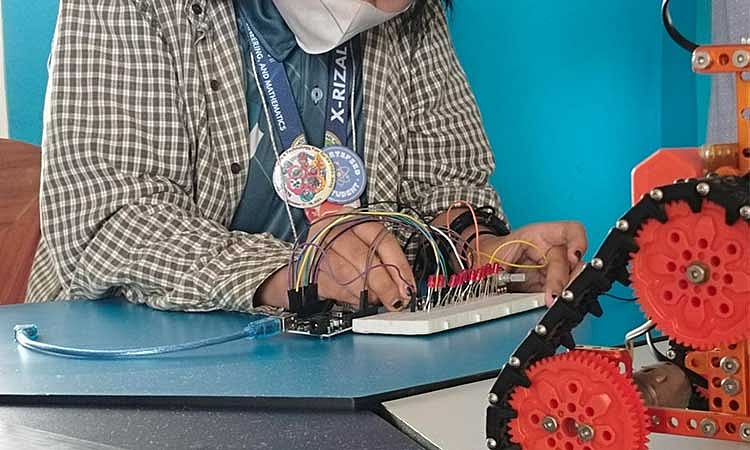 DCNHS showcases innovation hub - SunStar Publishing Inc.