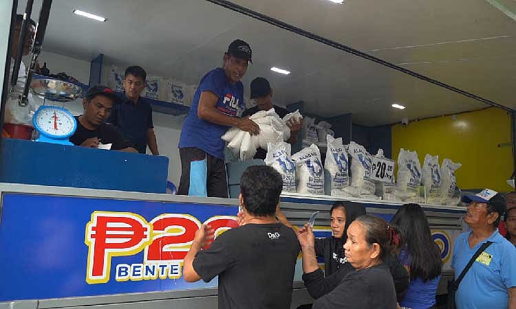 NE prov'l gov't
launches ₱20 Rice Program