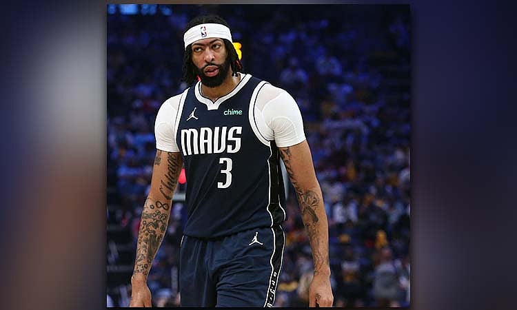 Davis nangulo sa Mavericks