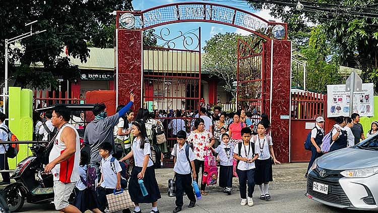 M4.2 quake shakes Iloilo, suspends work, classes