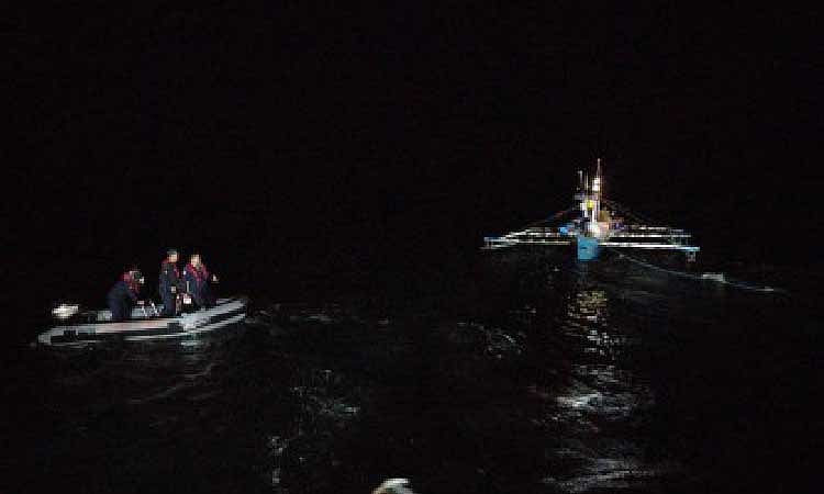 PCG rescues 4 missing fishers after 3 days adrift in Bataan