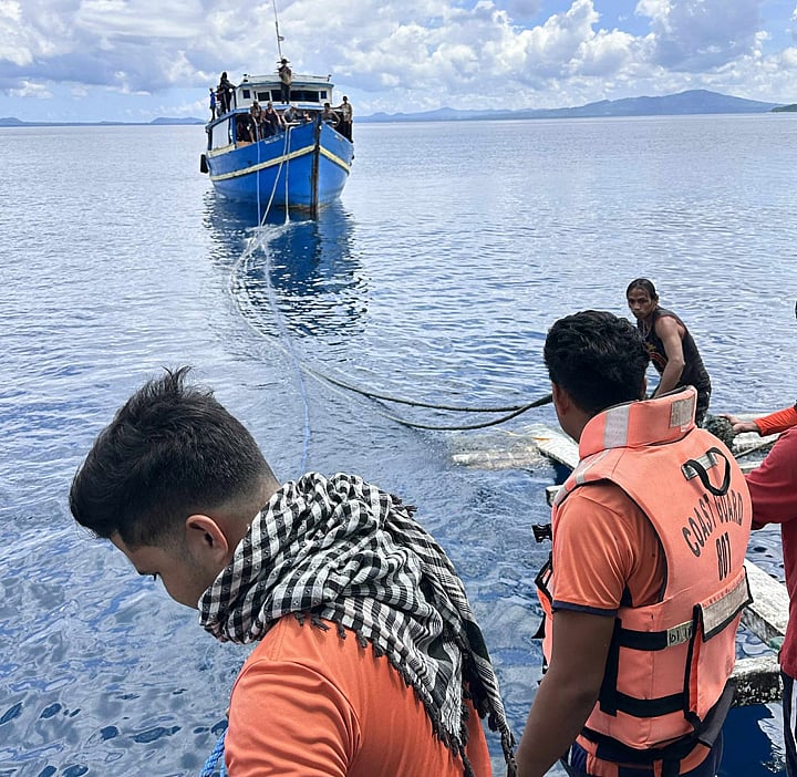 16 people rescued in Sulu Sea