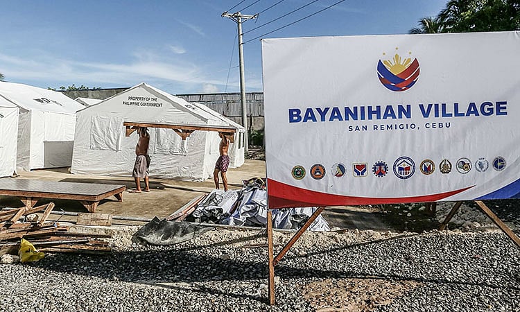 Quake survivors still in temporary shelters